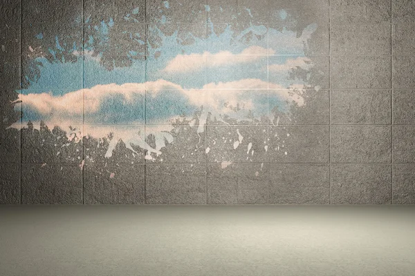 Spritzer an Wand lässt hellen Himmel erkennen — Stockfoto