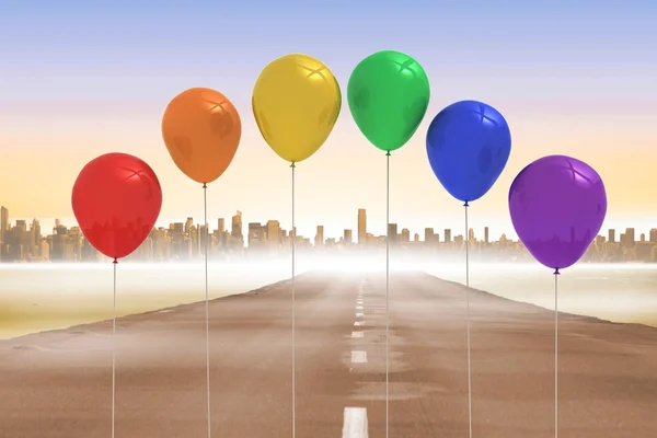 Ballonger över en väg — Stockfoto