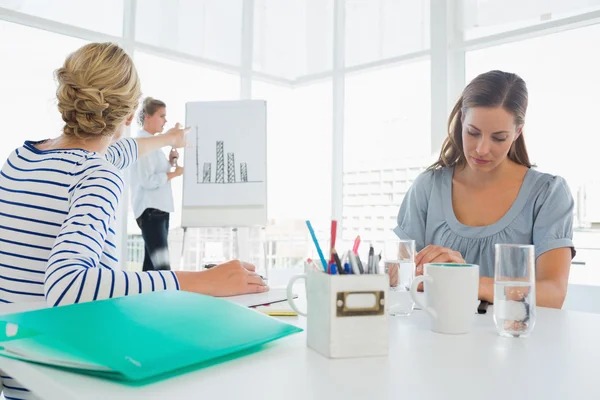 Casual business people in office at presentation — Stock Photo, Image