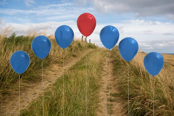 Ballonnen boven zandduinen — Stockfoto
