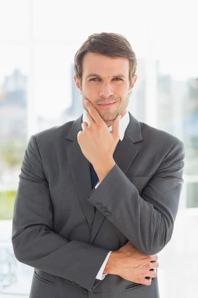 Porträt eines jungen Geschäftsmannes — Stockfoto