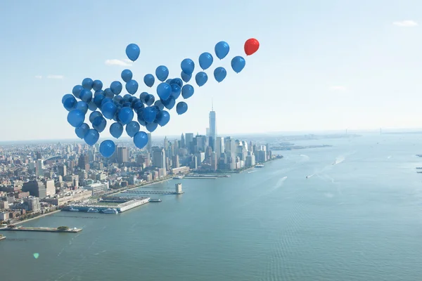 Wiele kolorowych balonów nad wybrzeże — Zdjęcie stockowe