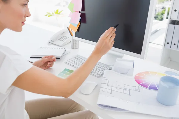 Side view of photo editor working on computer — Stock Photo, Image