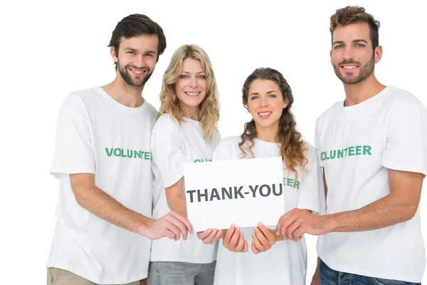 Retrato de voluntarios felices sosteniendo la junta de 'gracias' — Foto de Stock