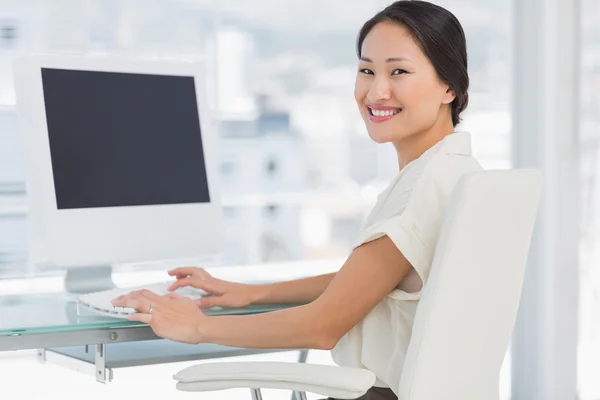 Young businesswoman using computer in office Royalty Free Stock Photos
