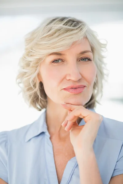 Close-up portrait of a smiling businesswoman — Stock Photo, Image