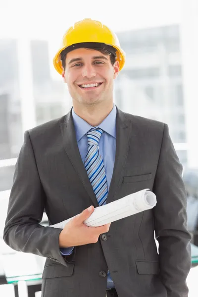 Arquiteto feliz sorrindo para a câmera — Fotografia de Stock