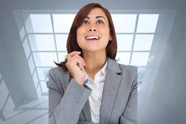 Sammansatt bild av leende tankeväckande affärskvinna — Stockfoto
