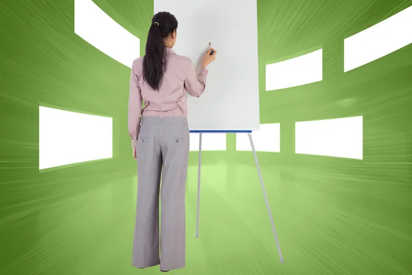Kompositbild einer Geschäftsfrau, die auf einer Staffelei malt — Stockfoto