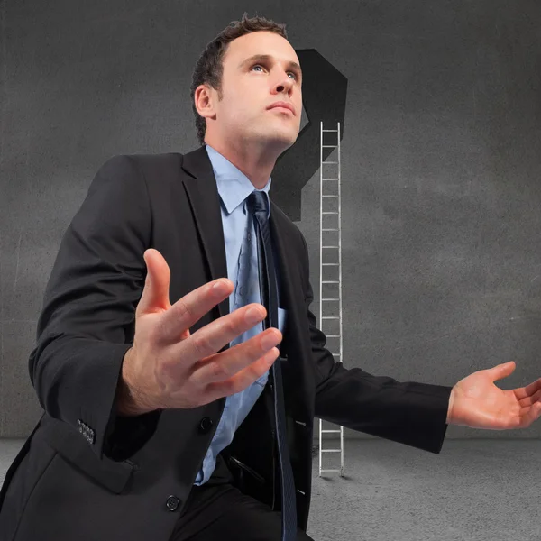 Imagen compuesta del hombre de negocios posando con los brazos extendidos — Foto de Stock