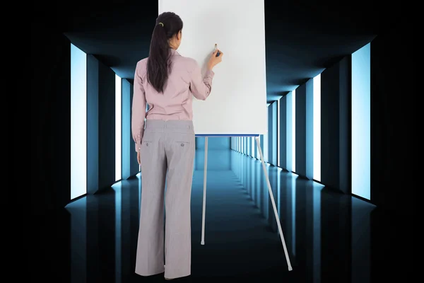 Imagen compuesta de la mujer de negocios pintando en un caballete —  Fotos de Stock