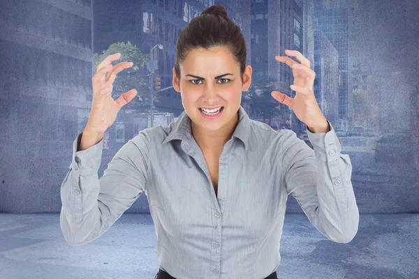 Kompozytowy obraz wściekłej businesswoman gestykulacji — Zdjęcie stockowe