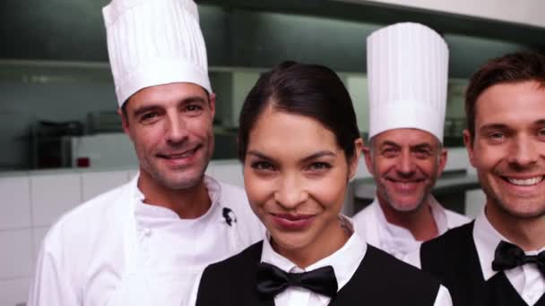 Equipe de restaurante alegre — Vídeo de Stock