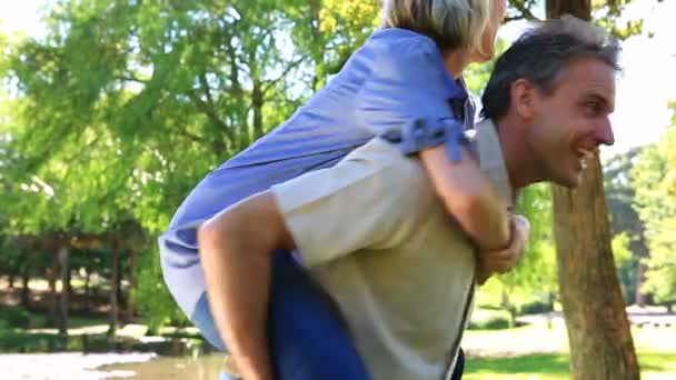 Happy man giving his partner a piggy back — Stock Video