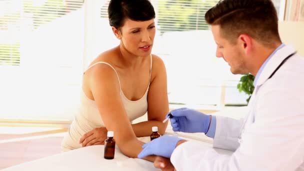 Dermatologist applying ointment to womans arm — Stock Video