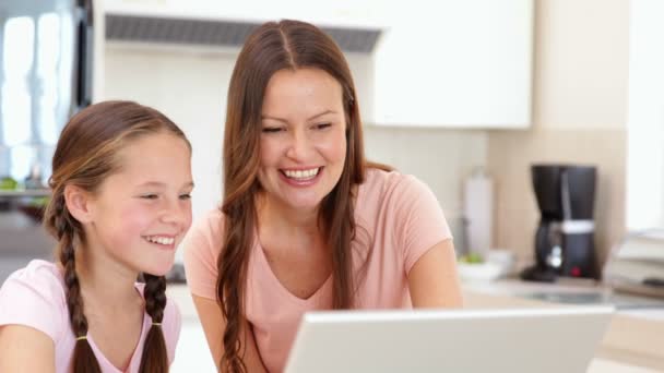 Mother using the laptop with her daughter — Stock Video