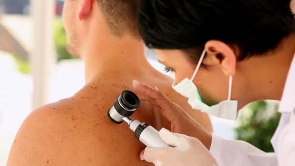 Man getting his mole checked by the dermatologist — Stock Video