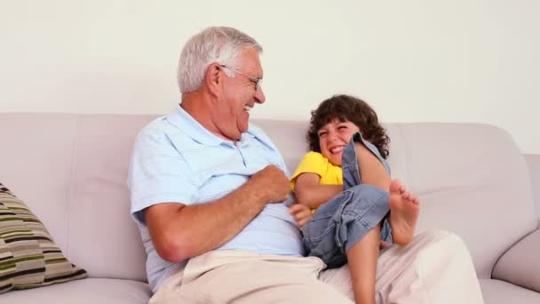 Senior man sitting on couch with his grandson — Stock Video