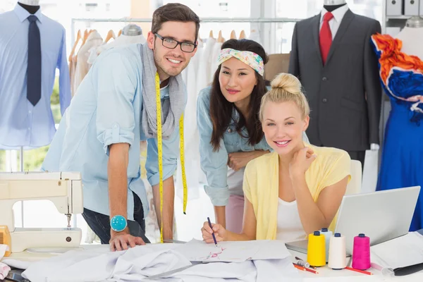 Diseñadores de moda en el trabajo — Foto de Stock