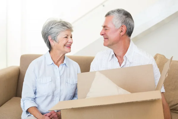 Cheerful senior couple moving into new home — Stock Photo, Image