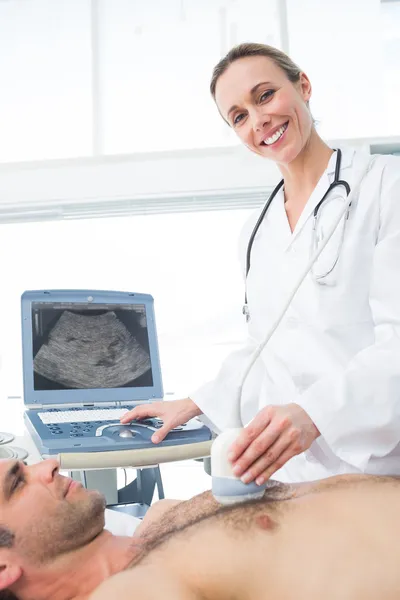 Doctor using ultrasound scan on male patient — Stock Photo, Image