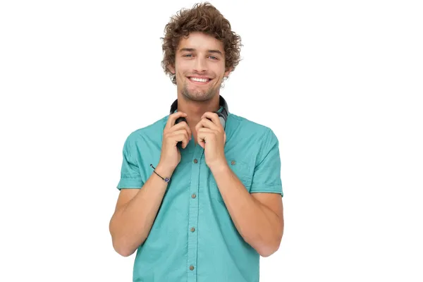 Joven con auriculares sonriendo — Foto de Stock