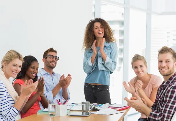 Equipe de designers aplaudindo — Fotografia de Stock