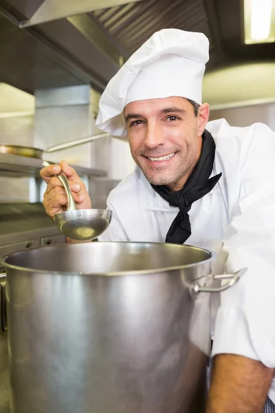 Cook tasting food in kitchen — Stock Photo, Image