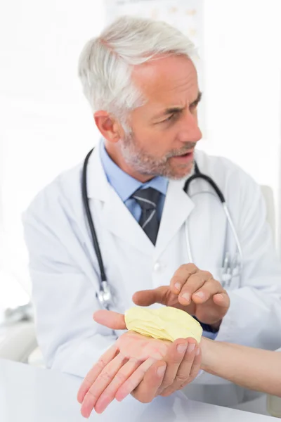 Sesión de terapia en el consultorio médico — Foto de Stock