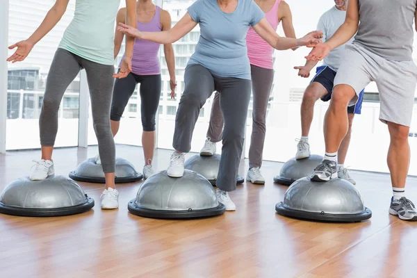 Baixa seção de pessoas fazendo exercício de fitness poder — Fotografia de Stock