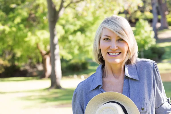 Blond woman in park — Stock Photo, Image