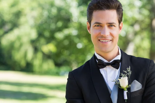 Confident groom in garden — Stock Photo, Image