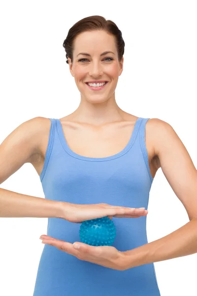 Giovane donna in possesso di palla di stress — Foto Stock