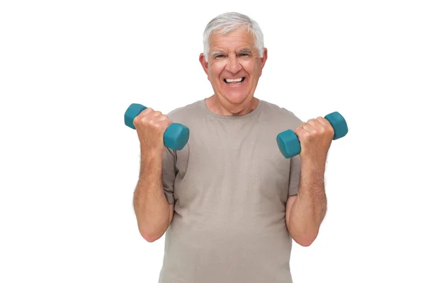 Lycklig senior man tränar med hantlar — Stockfoto