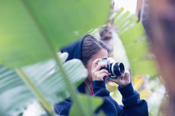 Woman taking a picture in a forest — Stock Photo, Image