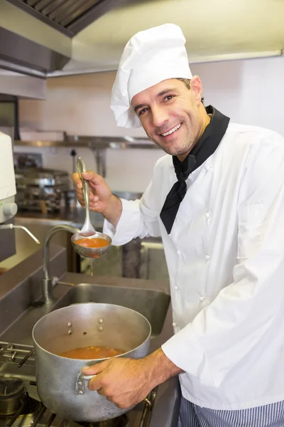 Chef preparing food — Stock Photo, Image