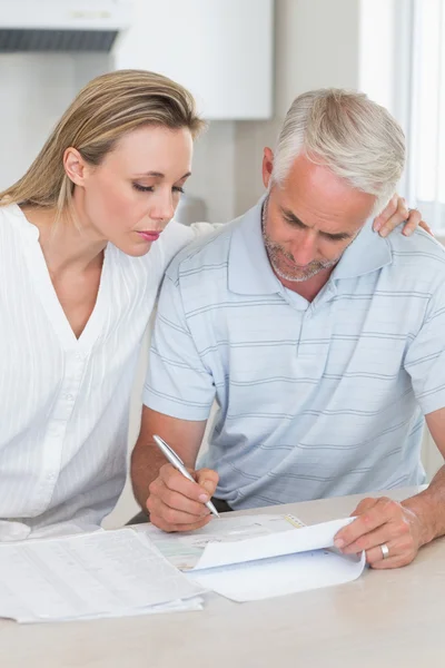 Serious couple working out their finances — Stock Photo, Image