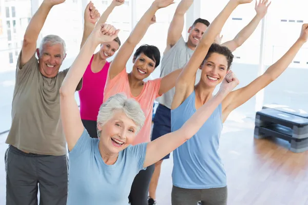 Gente haciendo ejercicio de fitness —  Fotos de Stock