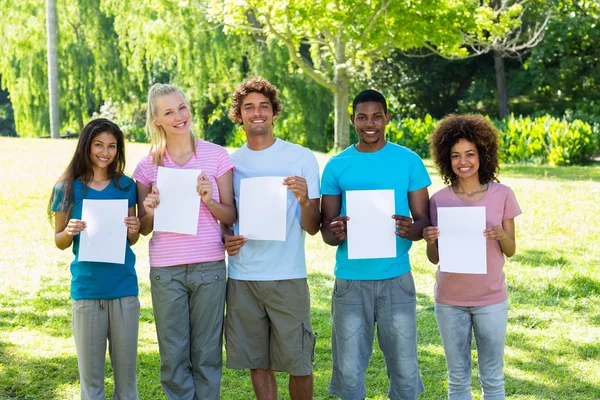 Friends holding blank papers — Stock Photo, Image