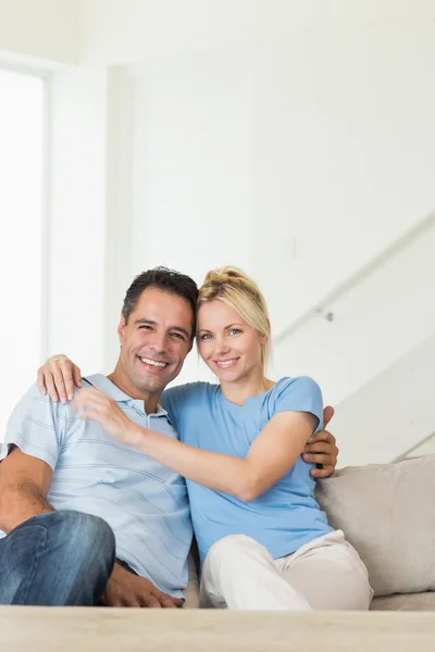 Couple on sofa in living room Royalty Free Stock Photos