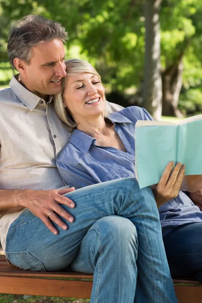 Affectionate couple reading book — Stock Photo, Image