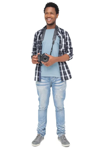 Hela längden av en glad manlig fotograf — Stockfoto