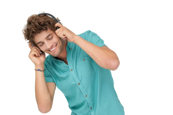 Joven disfrutando de la música — Foto de Stock