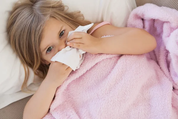 Girl suffering from cold — Stock Photo, Image