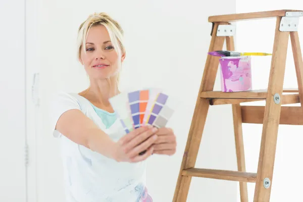 Femme dans une nouvelle maison — Photo