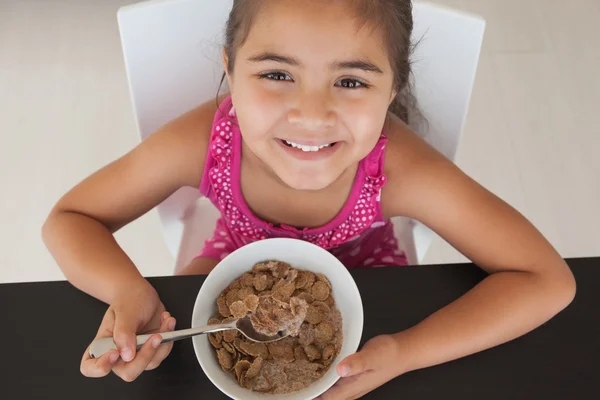 Mädchen frühstücken — Stockfoto
