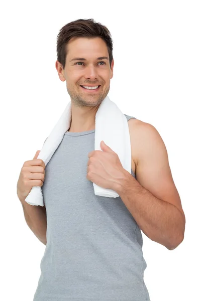 Sonriente joven en forma con toalla — Foto de Stock