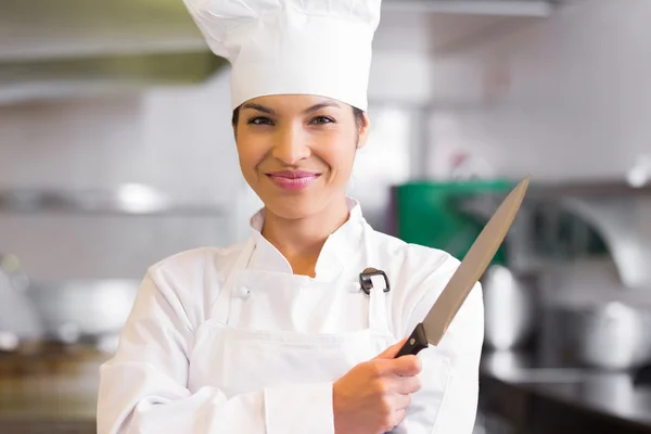 Confiante cozinheiro segurando faca — Fotografia de Stock