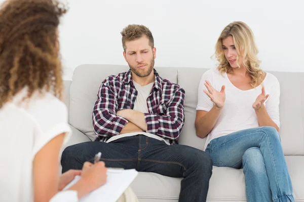 Woman speaking to therapist at couples therapy — Stock Photo, Image