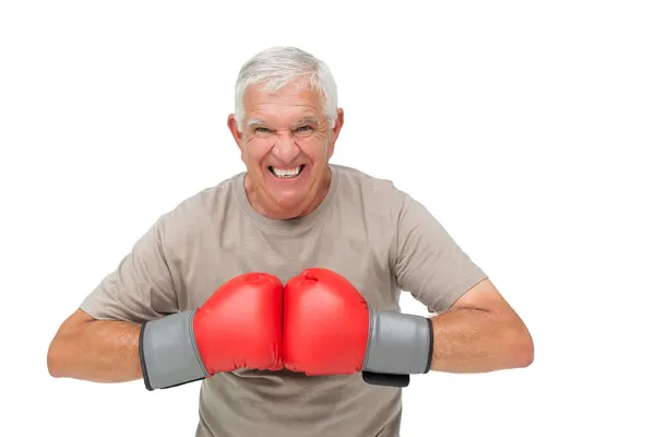 Entschlossener Senior-Boxer — Stockfoto